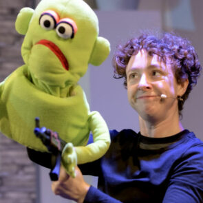 MDH: Puppets Do A Movie [Baby Friendly Performance] 1